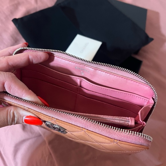 GORGEOUS CHANEL WALLET ♥️ - Picture 4 of 13